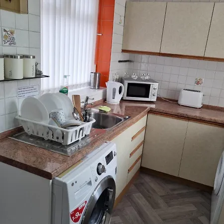 Luxury Double Bed With Private Bathroom, Netflix, Work Space And Wifi