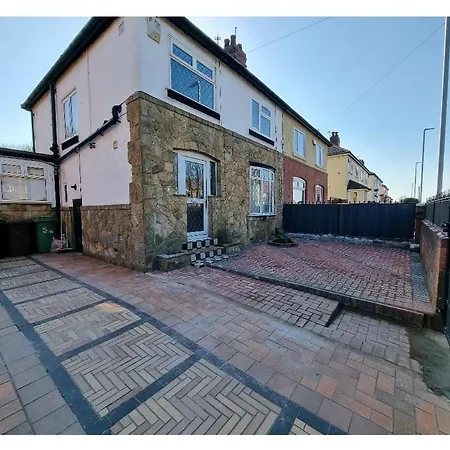 Luxury Double Bed With Private Bathroom, Netflix, Work Space And Wifi Rum i privatbostad *