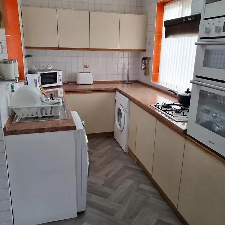 Luxury Double Bed With Private Bathroom, Netflix, Work Space And Wifi * Leeds (West Yorkshire)
