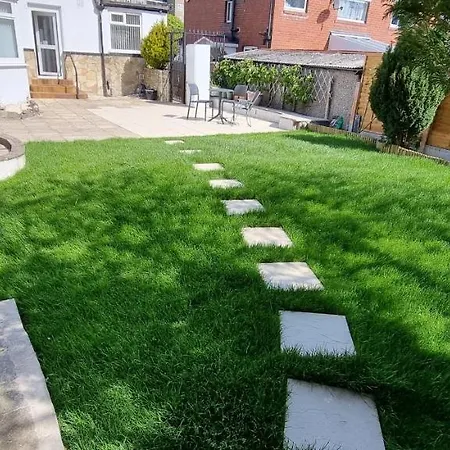 Luxury Double Bed With Private Bathroom, Netflix, Work Space And Wifi Habitación en casa particular Leeds (West Yorkshire)