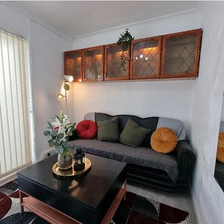 בית אירוח Luxury Double Bed With Private Bathroom, Netflix, Work Space And Wifi *