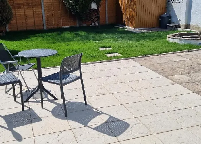 Luxury Double Bed With Private Bathroom, Netflix, Work Space And Wifi Homestay szállás Leeds