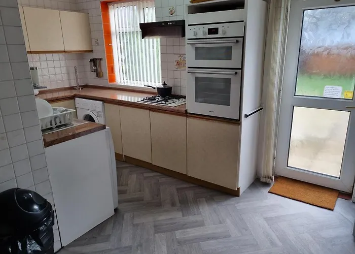 Luxury Double Bed With Private Bathroom, Netflix, Work Space And Wifi *