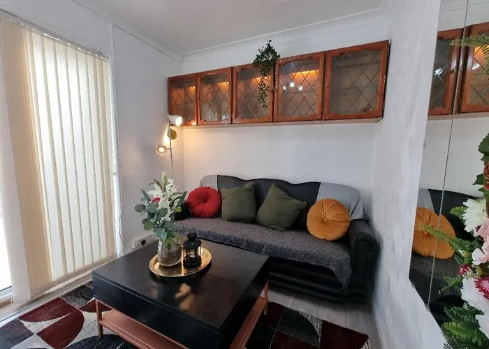 Homestay szállás Luxury Double Bed With Private Bathroom, Netflix, Work Space And Wifi *