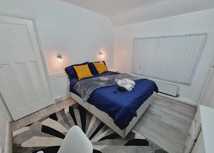 בית אירוח Luxury Double Bed With Private Bathroom, Netflix, Work Space And Wifi לידס