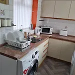 Luxury Double Bed With Private Bathroom, Netflix, Work Space And Wifi