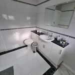 Privatunterkunft Luxury Double Bed With Private Bathroom, Netflix, Work Space And Wifi Leeds (West Yorkshire)