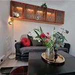 Privatunterkunft Luxury Double Bed With Private Bathroom, Netflix, Work Space And Wifi *