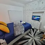 Luxury Double Bed With Private Bathroom, Netflix, Work Space And Wifi Leeds (West Yorkshire)