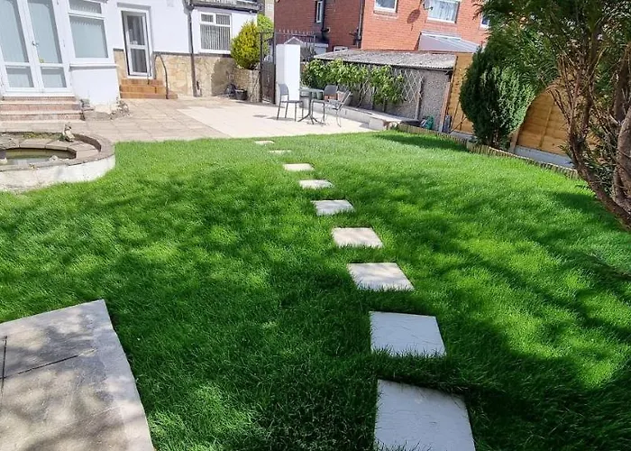 Luxury Double Bed With Private Bathroom, Netflix, Work Space And Wifi Homestay Leeds (West Yorkshire)